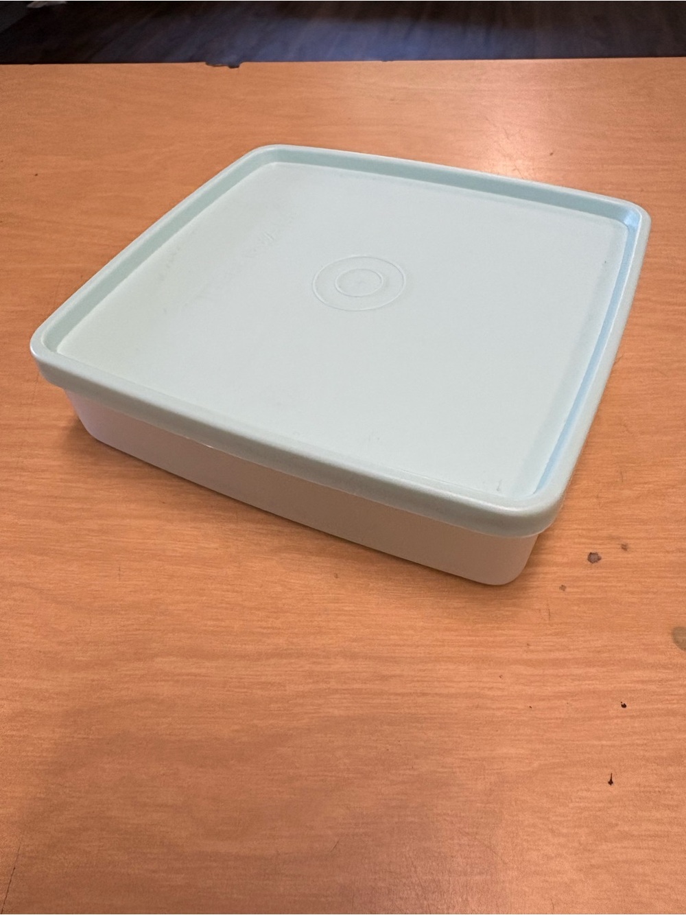 Vintage Tupperware Sandwich
Container Sqare #670-33 With Lid
#671-29